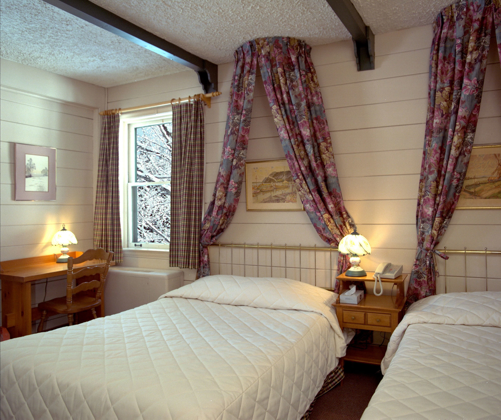 Auberge Alpine Inn Sainte-Adèle Exterior foto